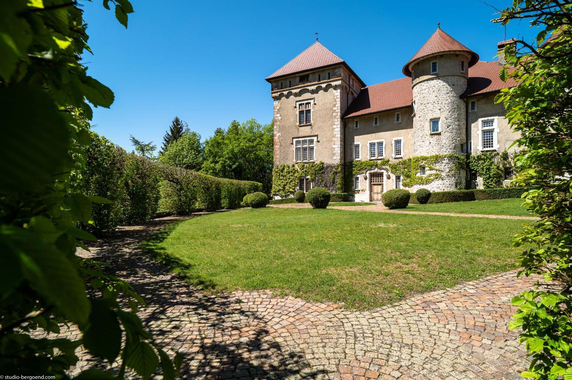Chateau De Hotel *